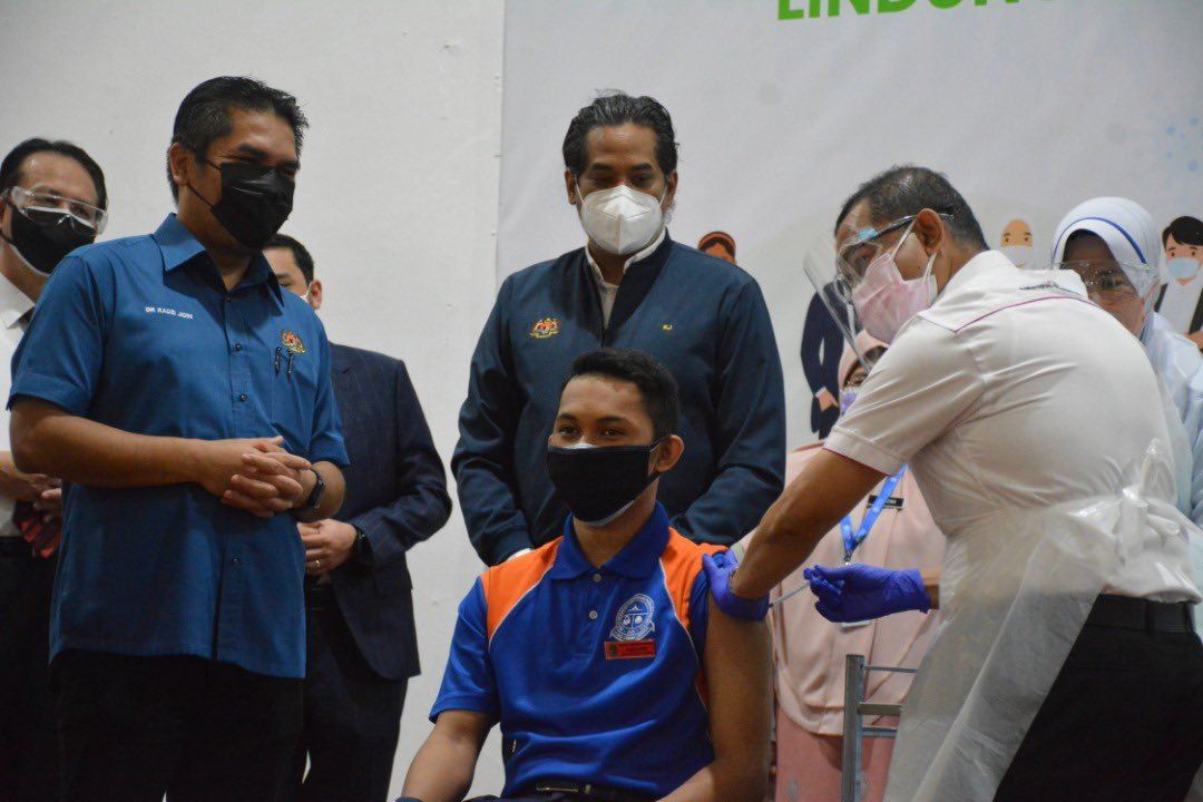vaksin covid-19 untuk remaja sudah mula diberi, ini maklumat yang perlu anda ketahui
