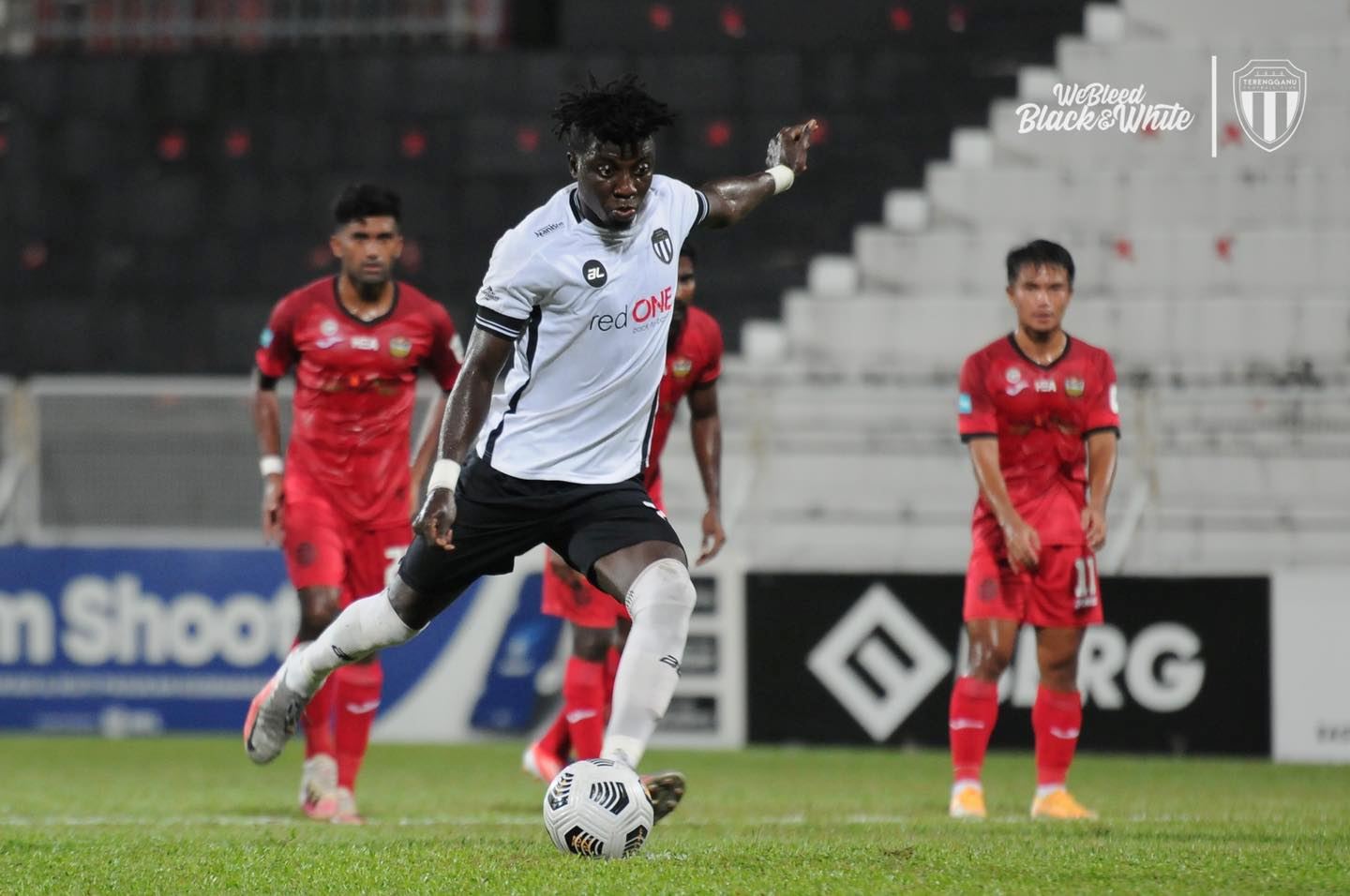 n. sembilan, sarawak united atau terengganu ii. siapa bakal juara liga premier?