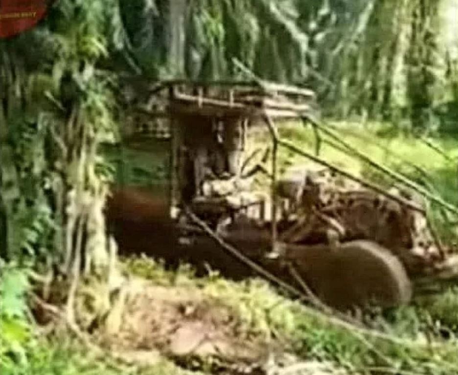 netizens kecoh over alleged wwii lorry moving by itself, claimed it was driven by “japanese soldier