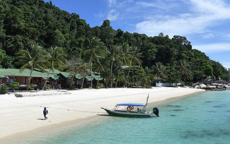 six malaysians fined rm5,000 each for crossing state borders to holiday in pulau redang