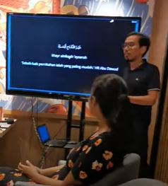 video tular lelaki buat presentation lamar kekasih depan bakal mertua 
