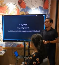 video tular lelaki buat presentation lamar kekasih depan bakal mertua 