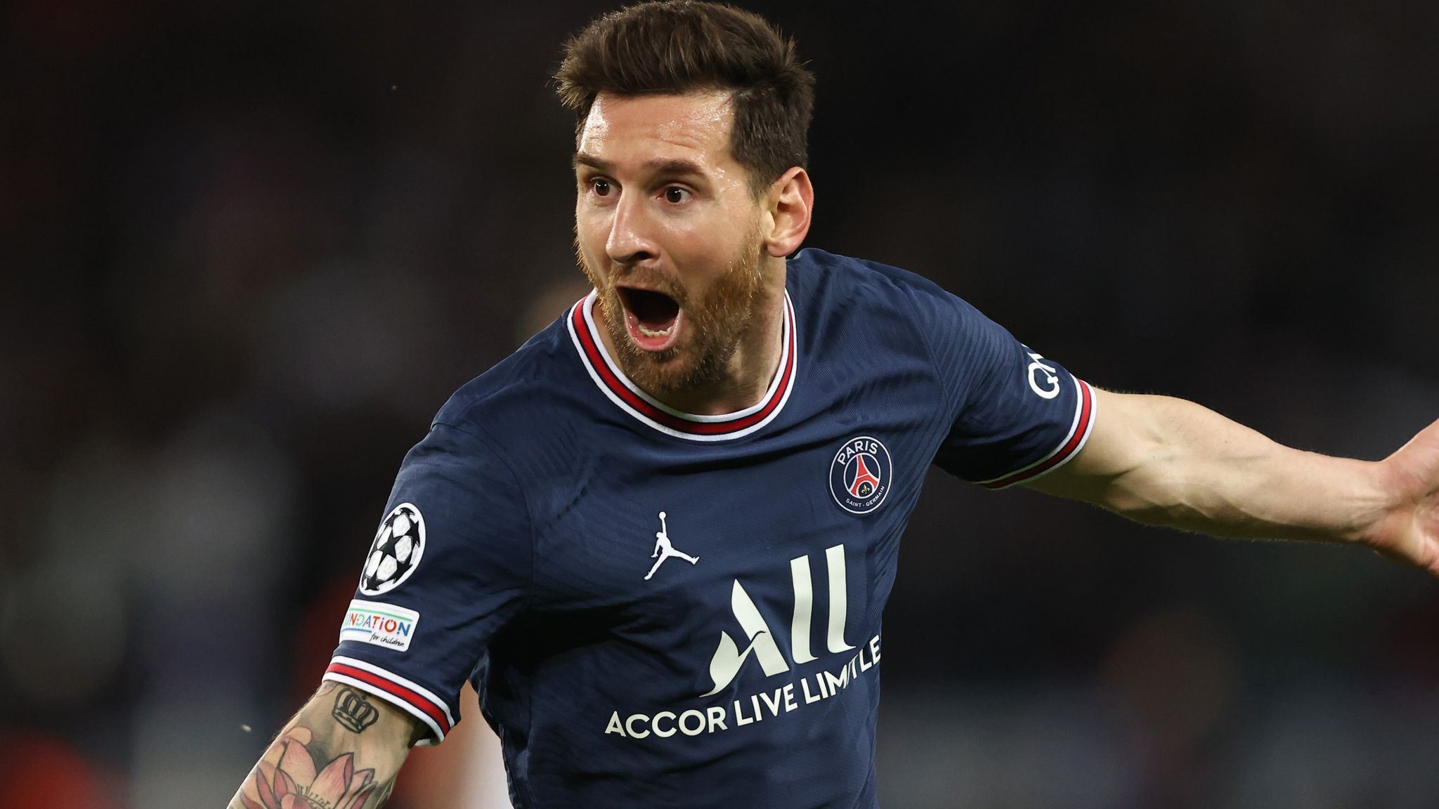 lionel messi finally gets off the mark for psg