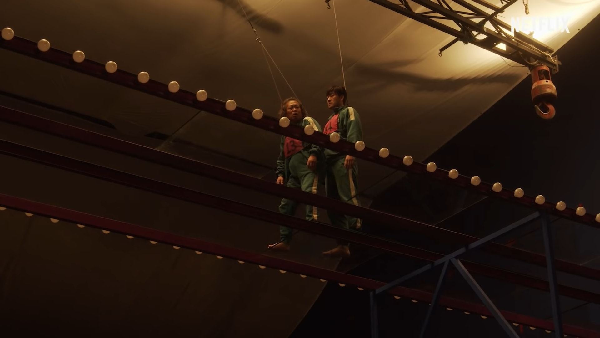 《鱿鱼游戏》6大游戏幕后揭秘❗️玻璃桥是真的拍摄超刺激🔥