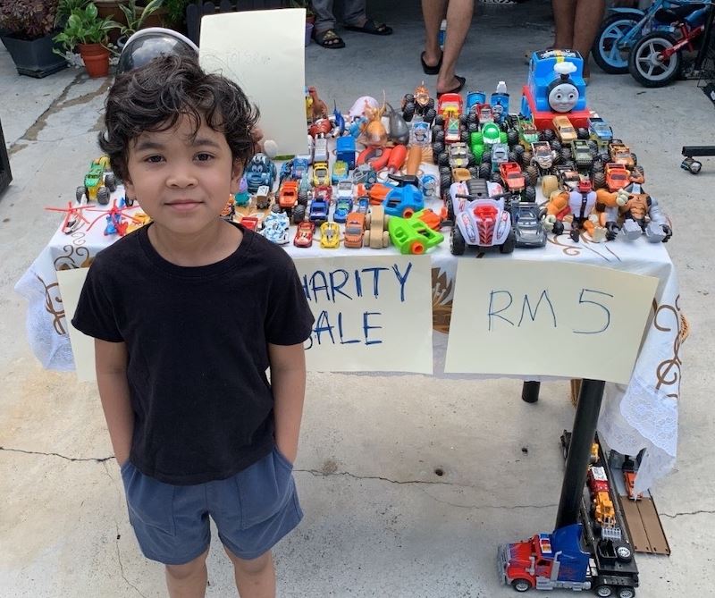6-year-old boy sells his toys to buy mcdonald's for his friends at the orphanage