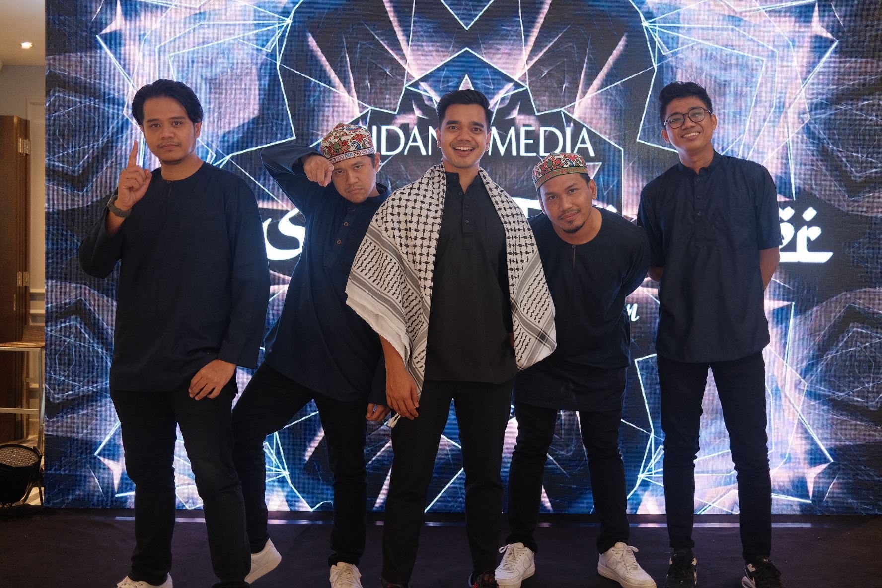 alif satar & the locos tak serik berkolaborasi bersama raihan, kembali dengan karya-karya unggul nasyid