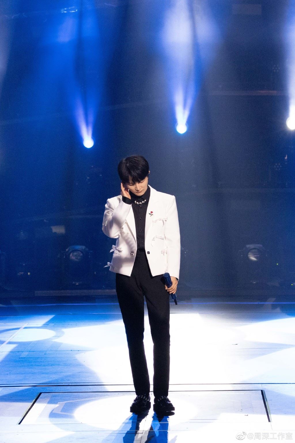 【娱乐】周深｜gai获《天赐的声音3》荣耀金曲！凭《玫瑰少年》唱哭全场！ 