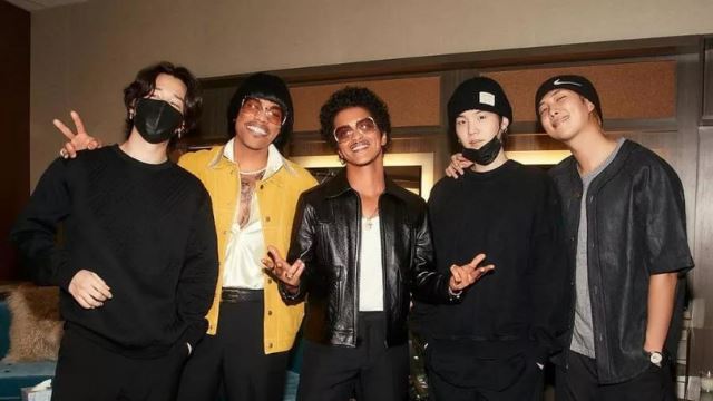 bruno mars teruja anggota bts datang konsert silk sonic