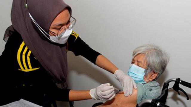 hampir sejuta warga emas masih belum dapatkan dos penggalak