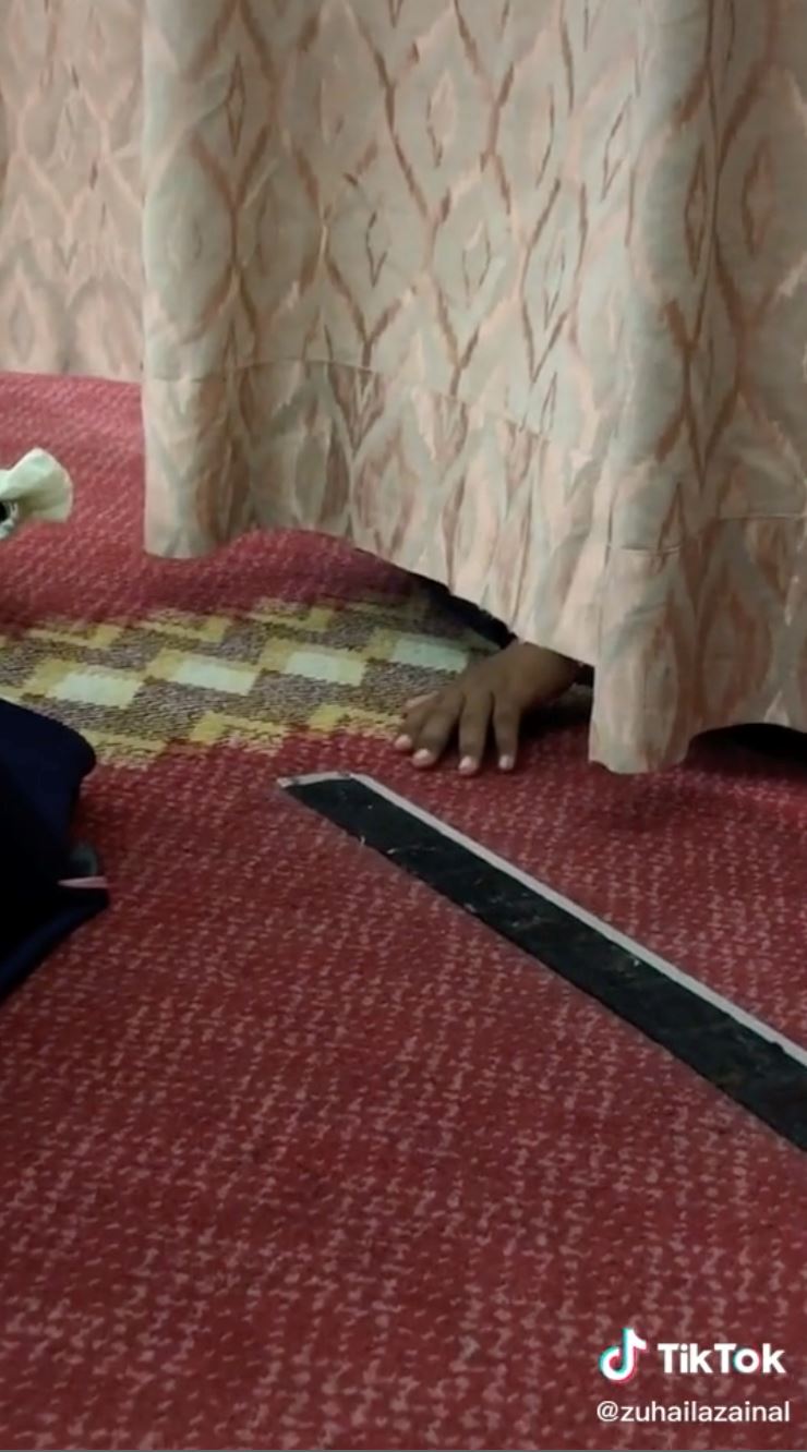 kelibat tangan merayap dalam masjid , cuba buat perkara yang tak baik kepada jemaah wanita