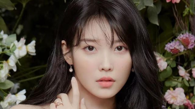 iu ‘reject’ tawaran drama baru oleh penulis crash landing on you