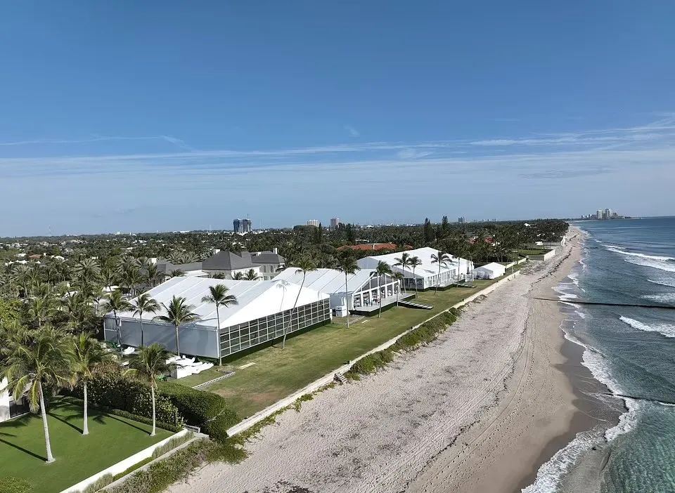 【娱乐】贝克汉姆长子世纪婚礼曝光！传布鲁克林冠上妻子姓氏“嫁入豪门”？ 