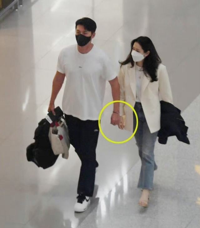 【娱乐】玄彬孙艺珍夫妻装现身机场！两人决定赴美度蜜月重温定情之地！ 