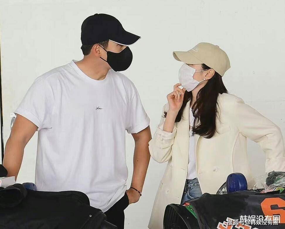 【娱乐】玄彬孙艺珍顺利抵达美国！两口子甜蜜互动仿佛上演偶像剧！