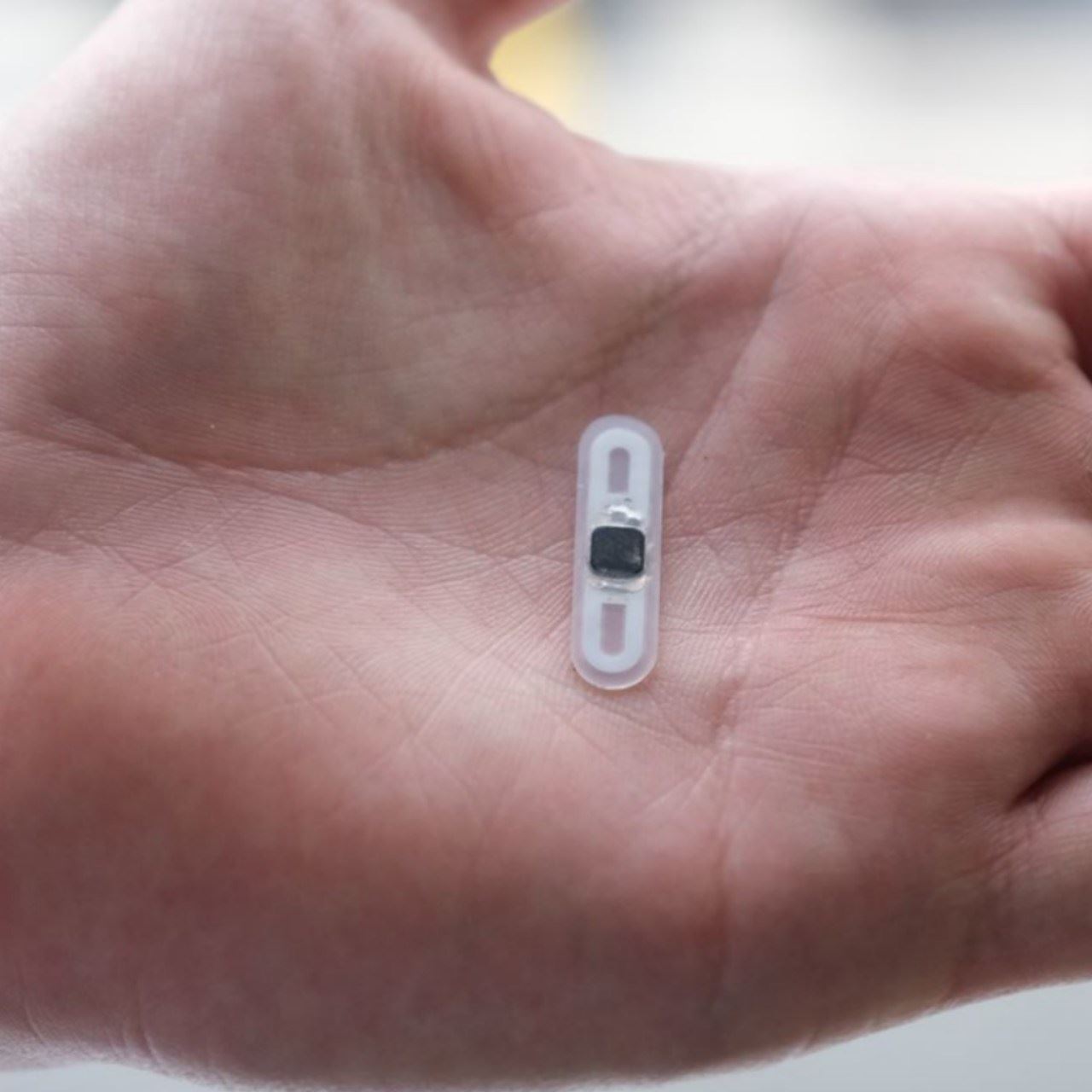 tanam mikrocip dalam tangan supaya lebih mudah buat pembayaran