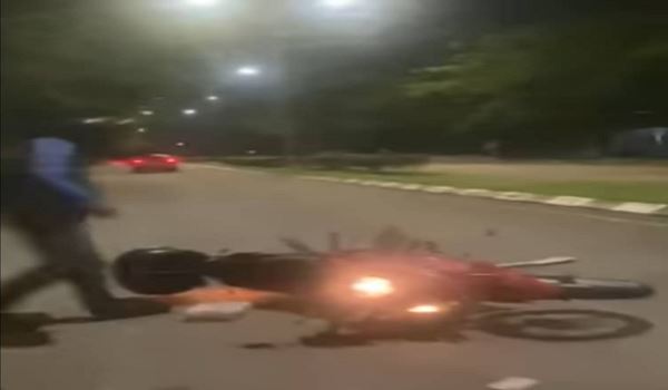 pemandu selamba lari lepas langgar penunggang motosikal diburu polis