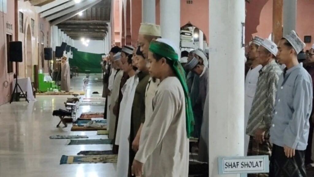 satu rakaat satu juzuk, solat tarawih disini cecah 8 jam tiap malam