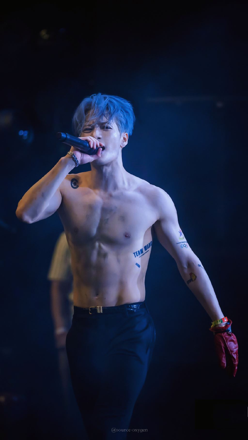 【娱乐】王嘉尔科切尔音乐节首秀简直杀疯了！超燃表演直冲推特全球趋势第一！ 