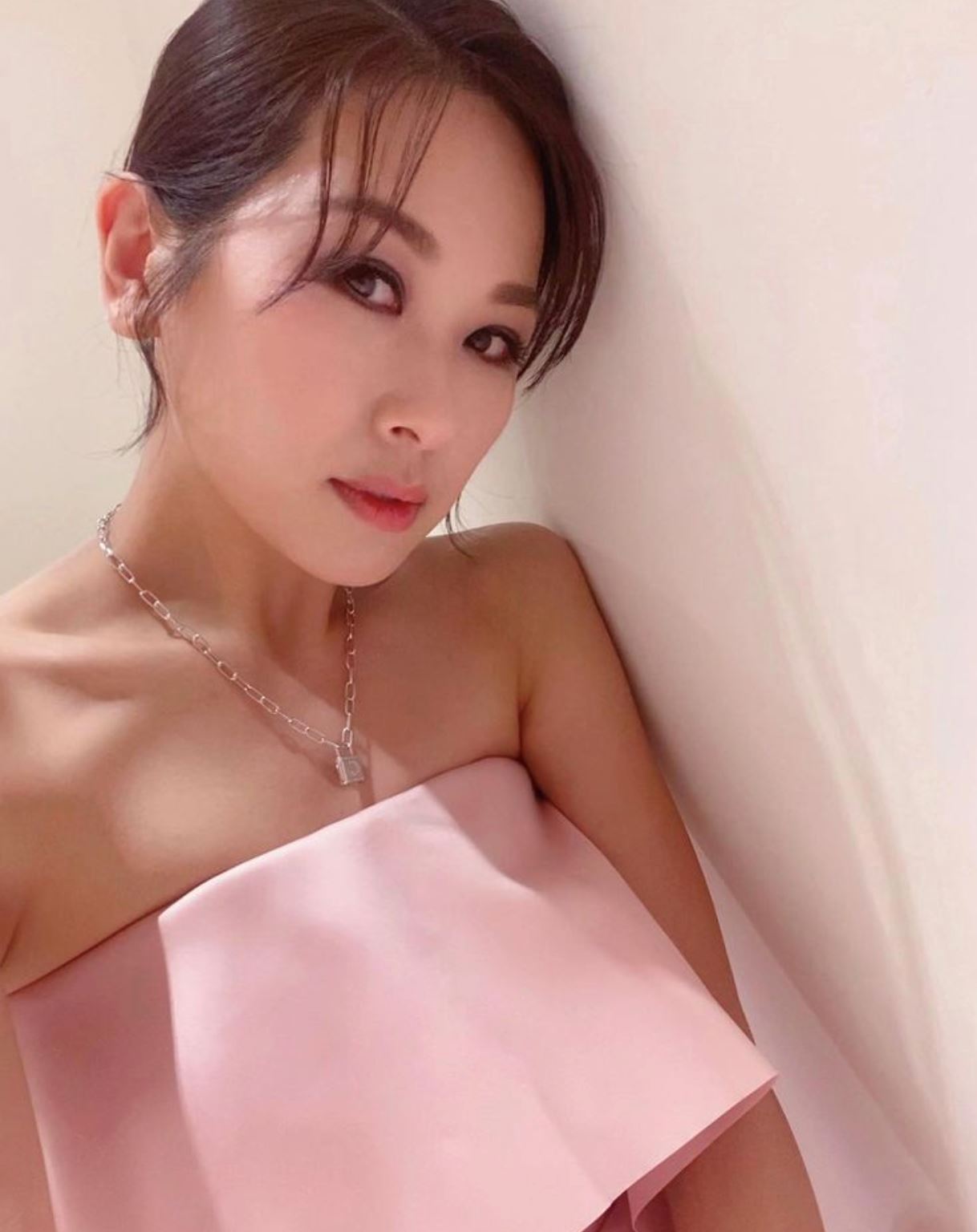 📺《金宵大厦2》「御用癫婆」赵希洛再演疯狂角色❗️现实是富二代家住半山豪宅🔥