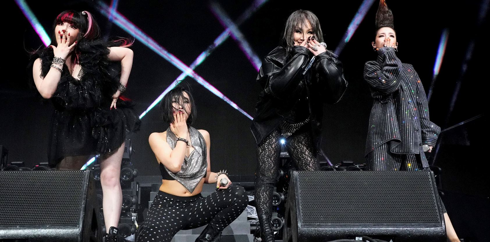 【娱乐】2ne1惊喜合体科切拉音乐节！粉丝激动落泪：拜托重启活动吧！ 