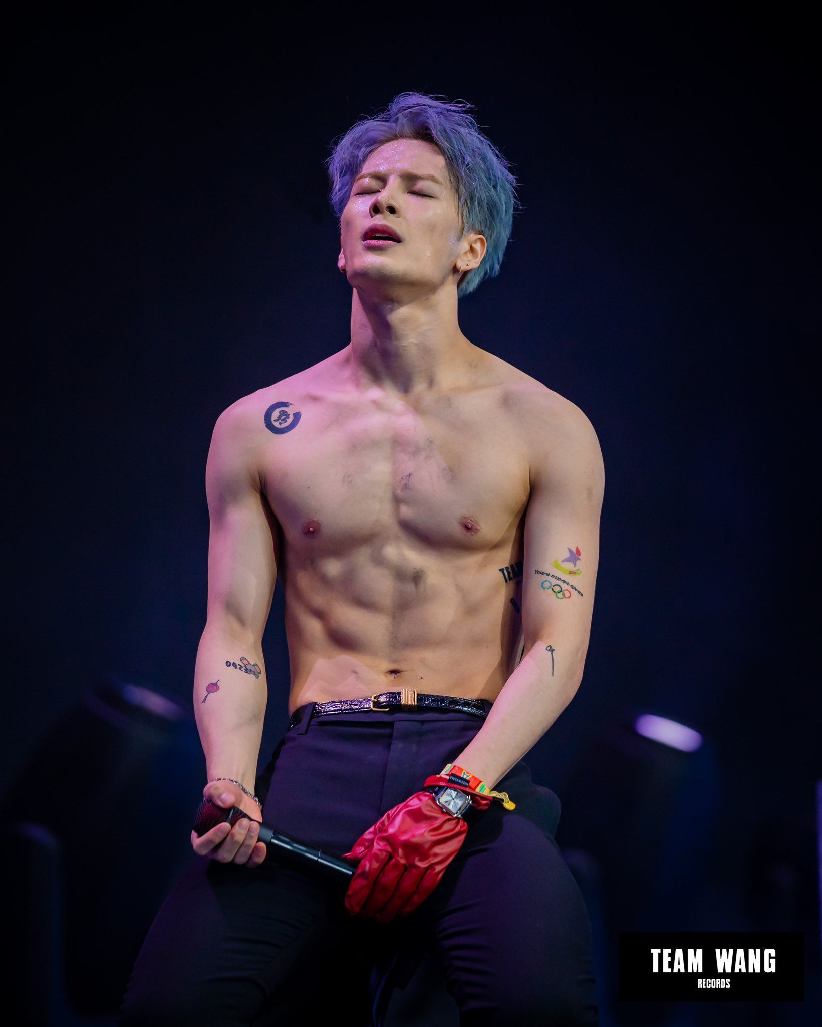 🔥首个登coachella的中国歌手❗️王嘉尔大秀傲人腹肌🔥表演登twitter热搜第一