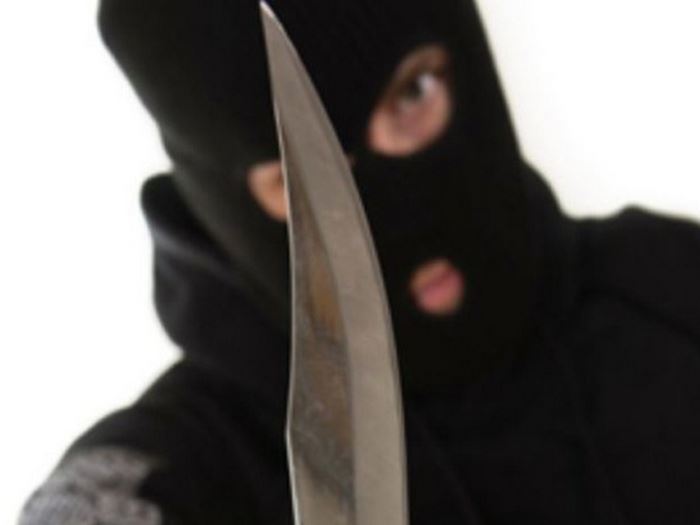 perompak samun guna senjata tajam, beli arak dan makanan hasil duit curi