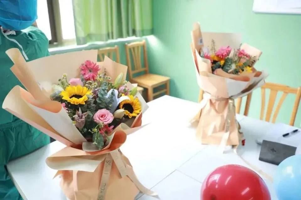 sibuk sangat sampai tak sempat cuti, pasangan ini kahwin di hospital