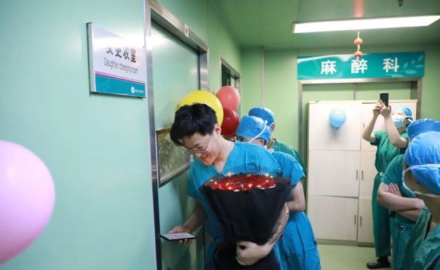 too busy at work, chinese doctor-nurse couple marries at 