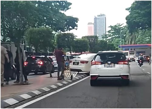 small but not cute! driver powers across divider to avoid traffic