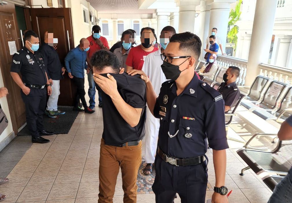 penghantar makanan gatal, cabul kehormatan wanita dikenakan denda rm4,000