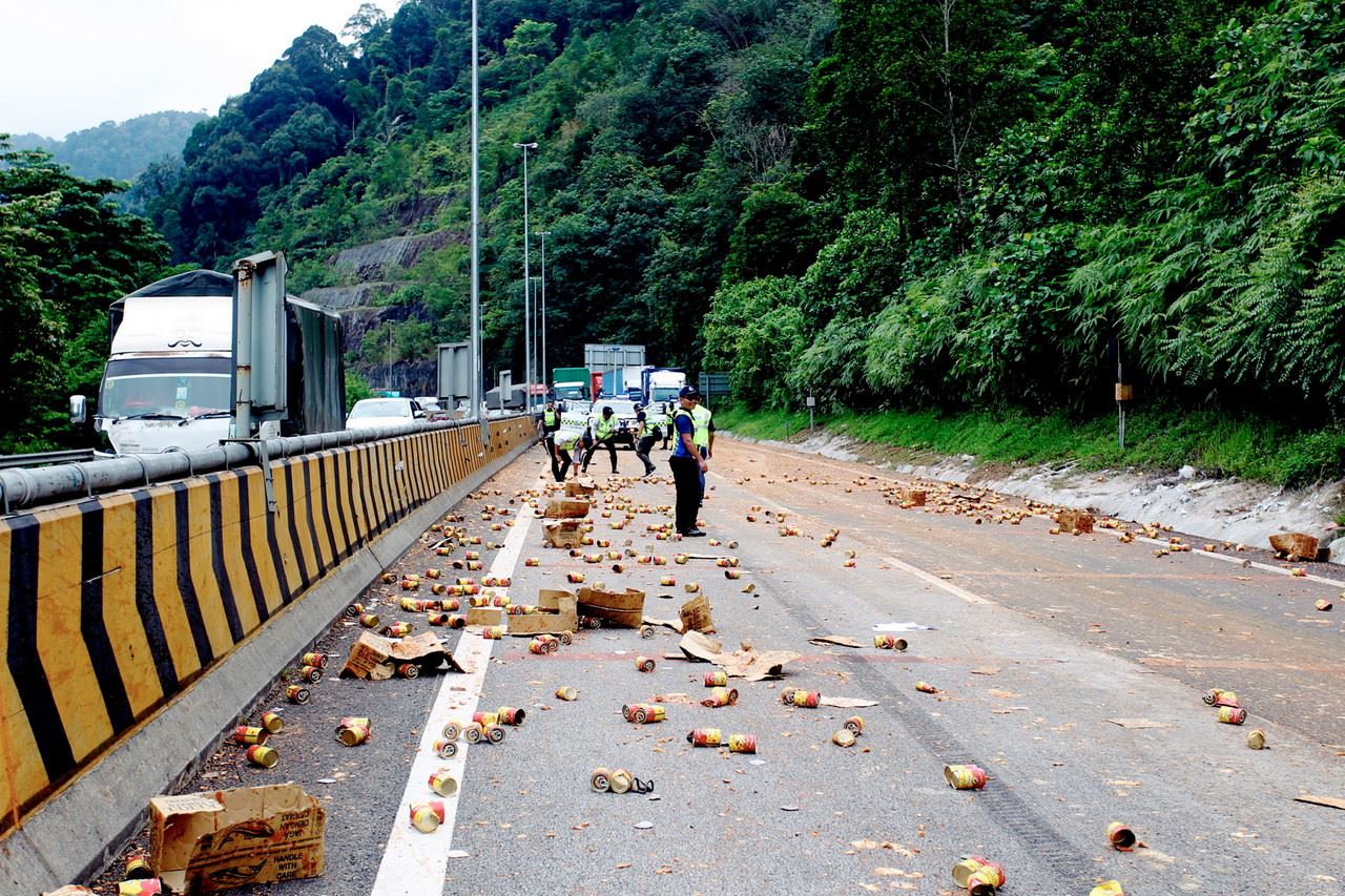 perak highway turns red after lorry overturns and spills canned sardines