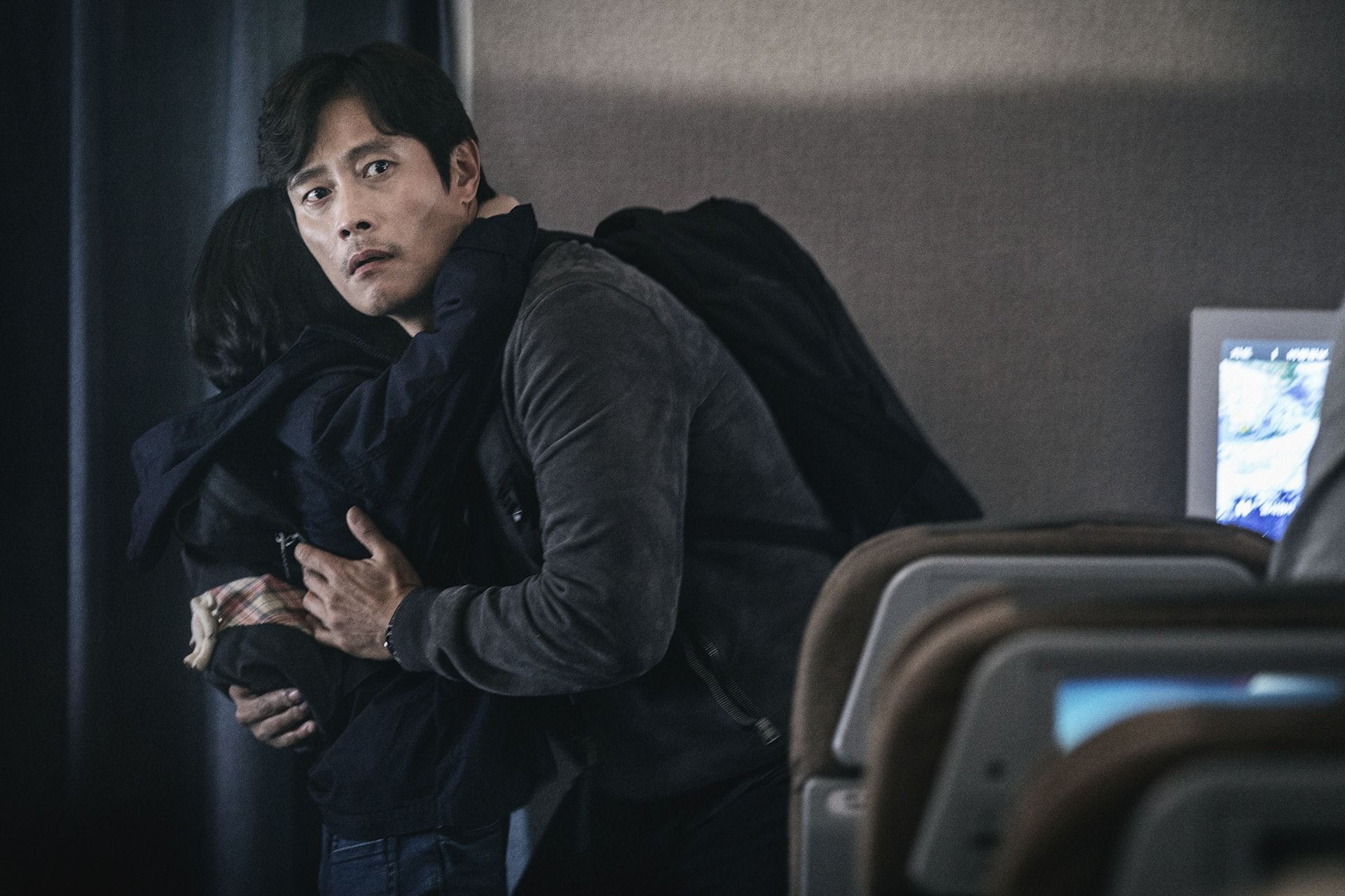 🎬《紧急迫降》赢尽口碑❗️制作组花60天搭建1比1的机舱✈️好真实啊