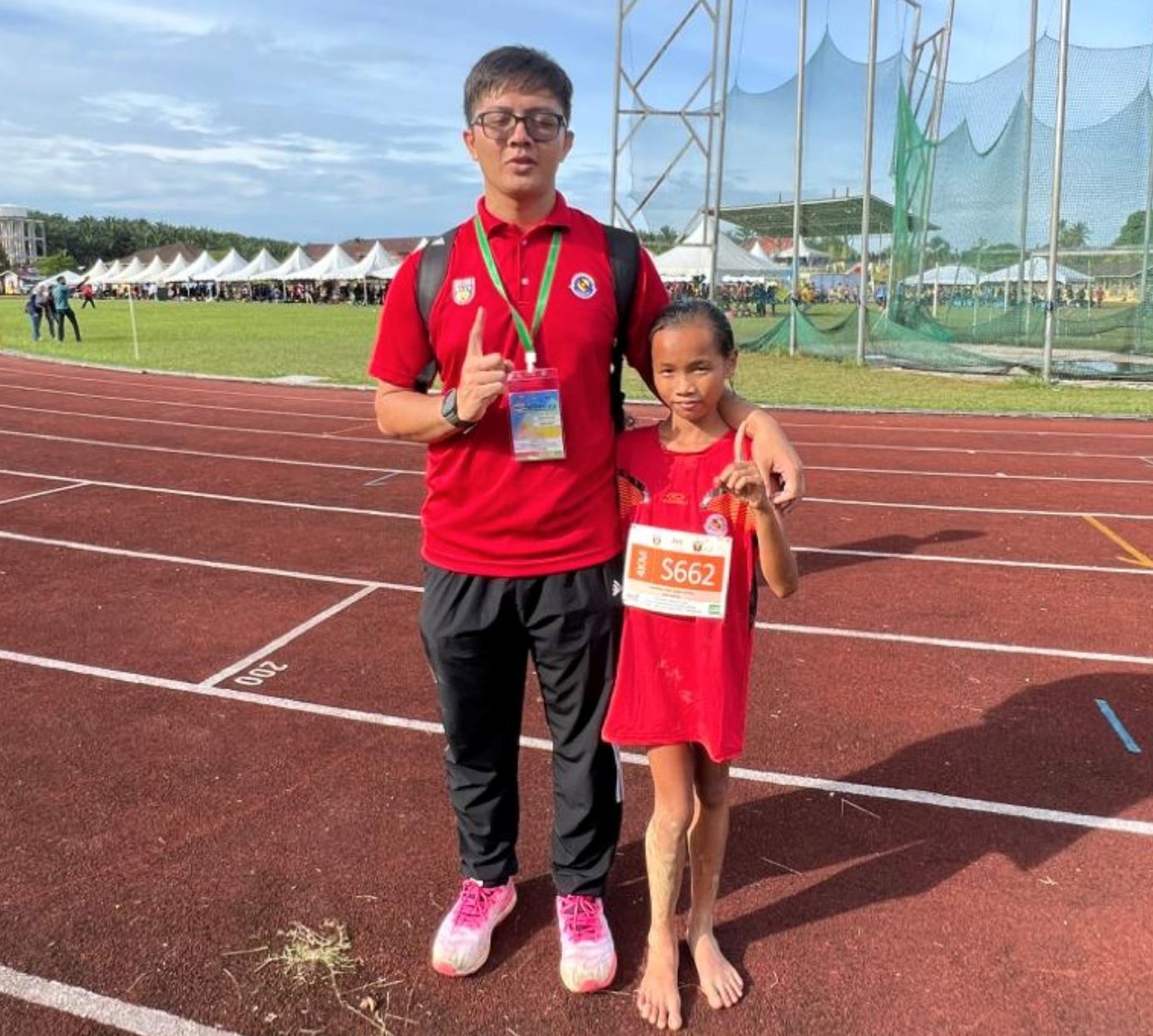 sarawakian girl runs barefoot in cross country championship and wins first place!