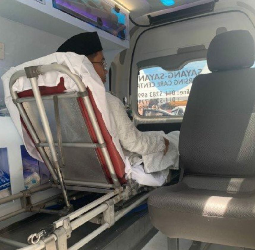 m’sian man got into accident weeks before wedding, came to his reception in an ambulance