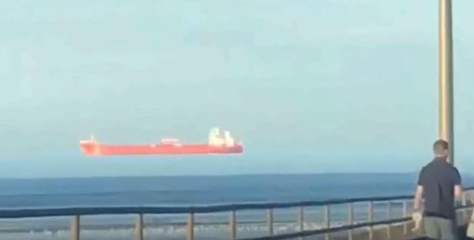 kapal seakan terbang di tengah lautan, ini yang anda perlu tahu