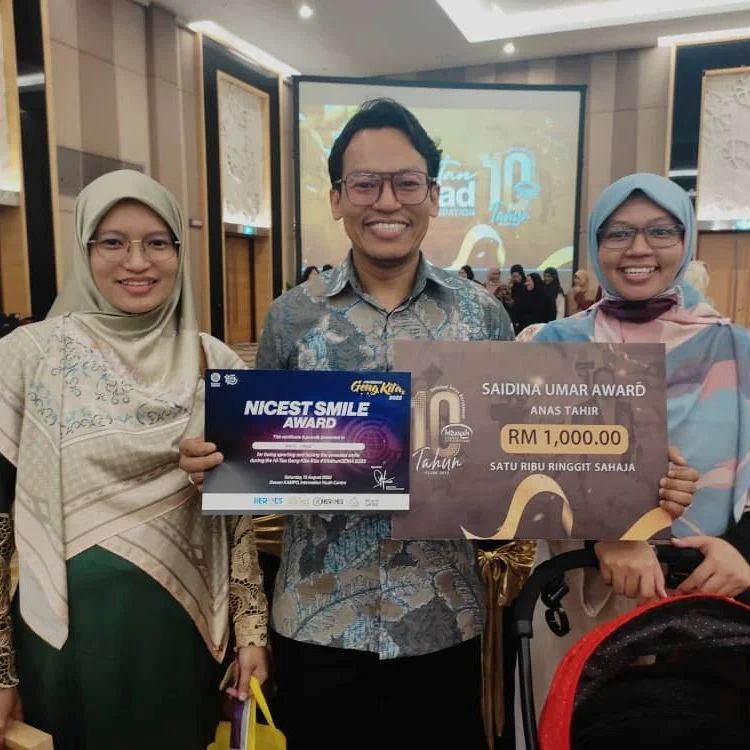 anas tahir terima pengiktirafan untuk sumbangan kepada komuniti islam