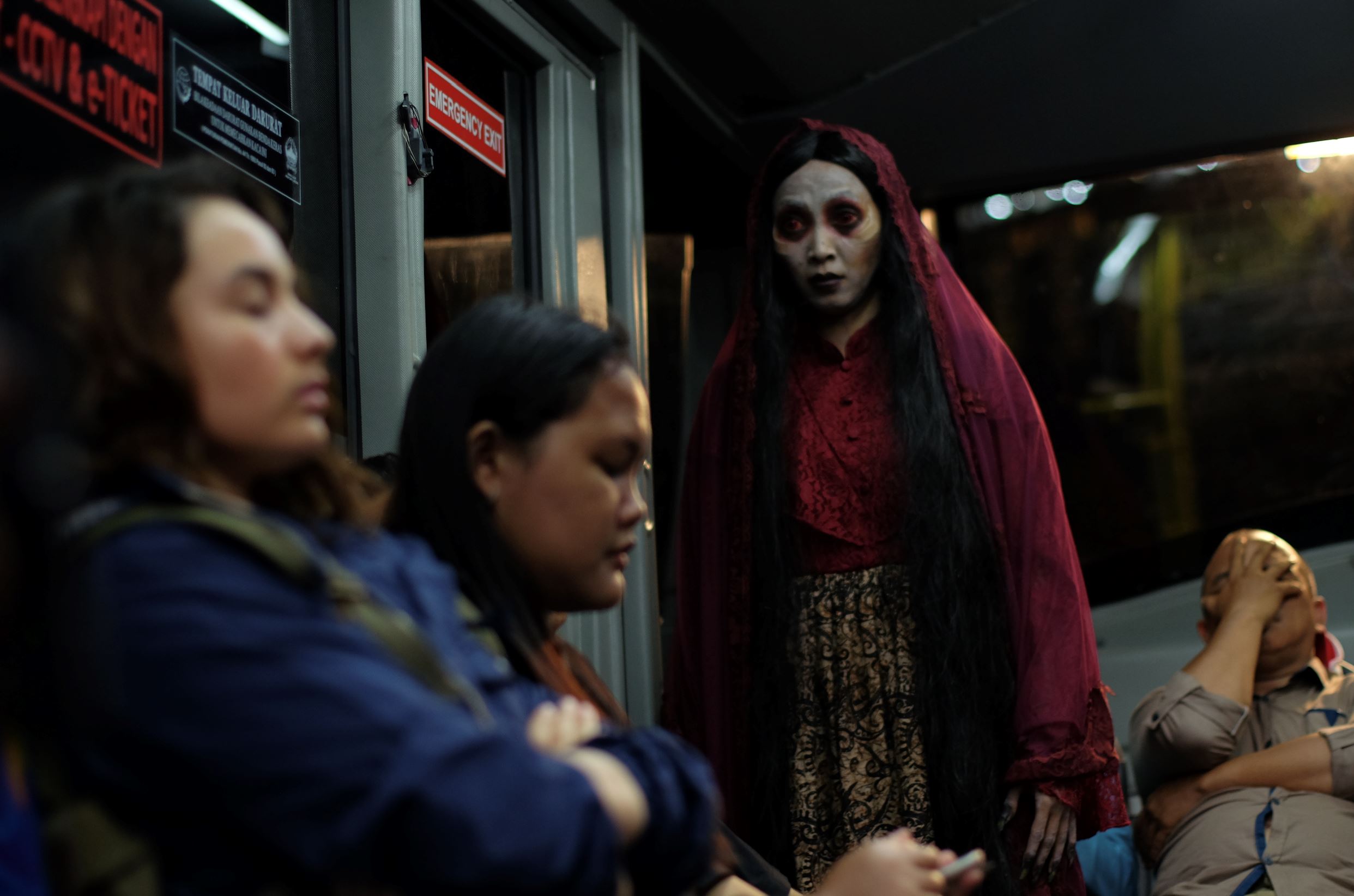 📺netflix推出的11部惊悚灵异片❗️让你这个鬼月不寂寞👻