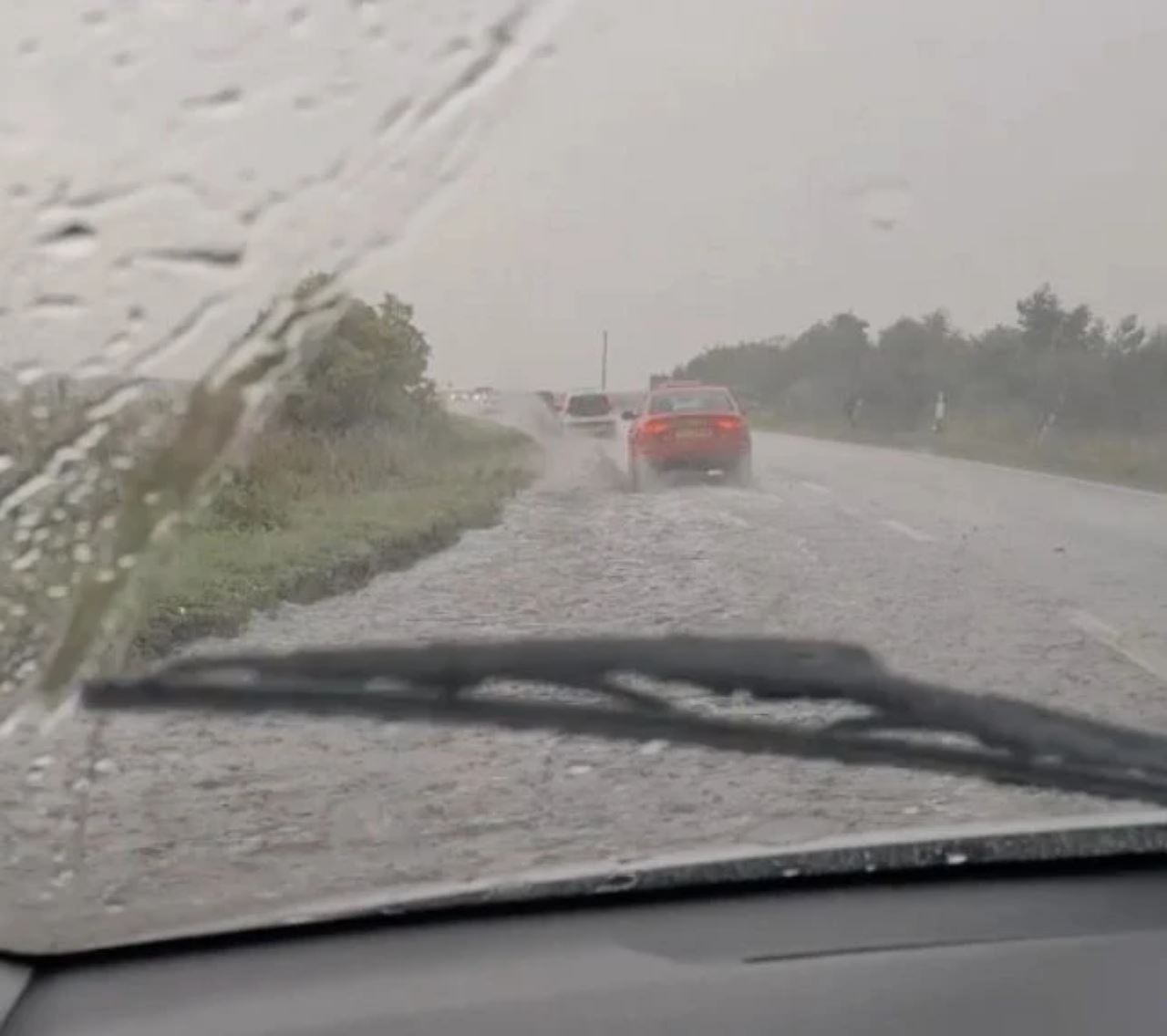lepas kemarau, uk kini dilanda ribut petir pula