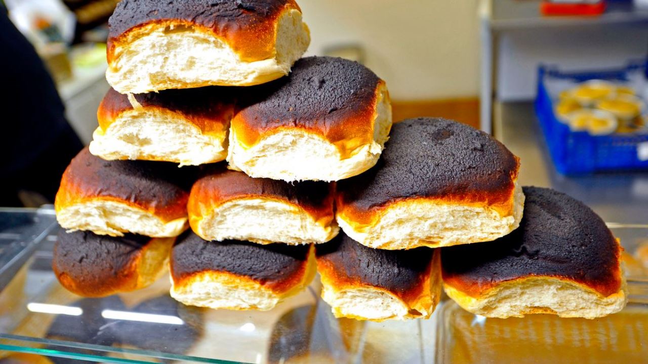 roti hangus ini laku terjual, ramai cakap sedap