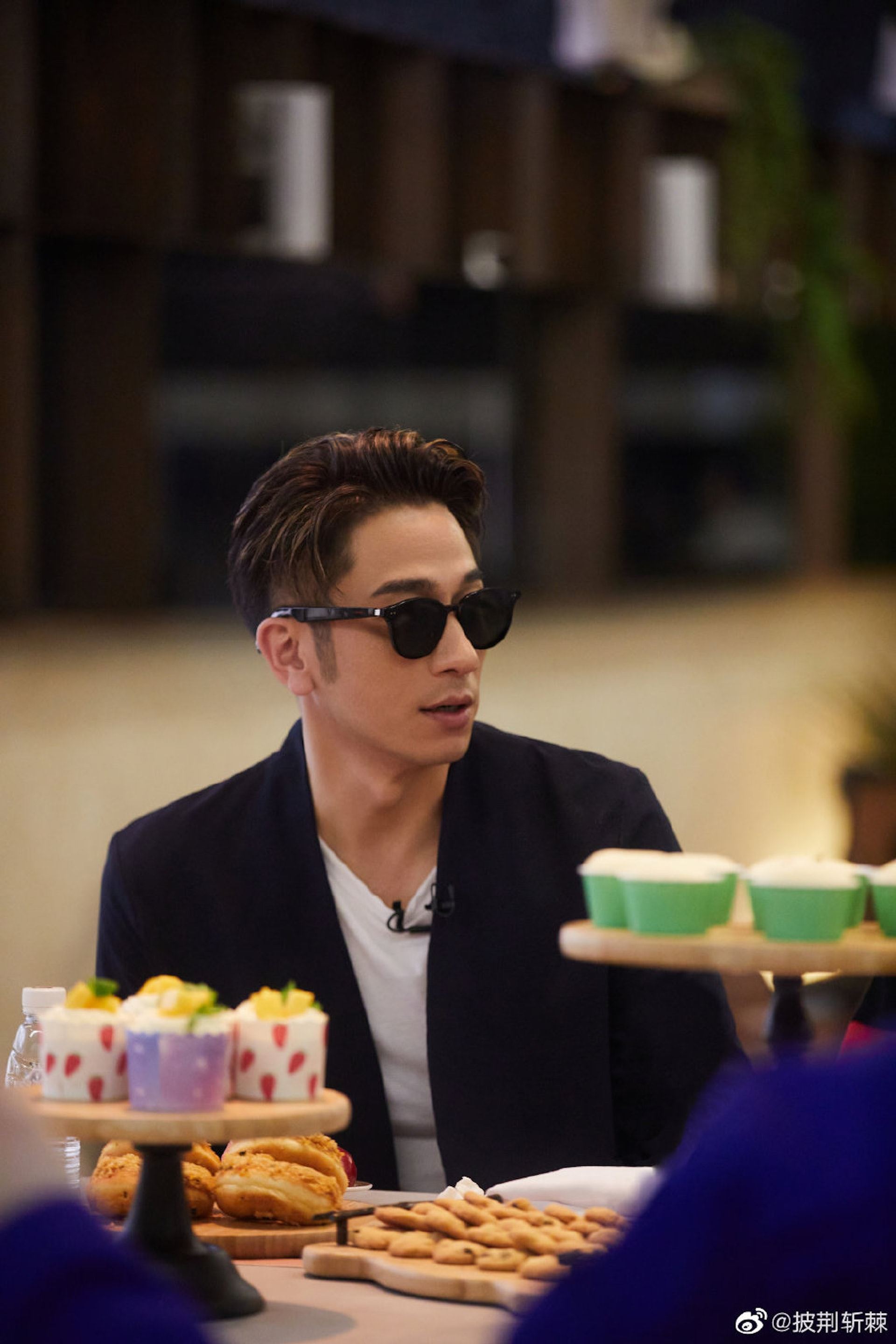 🔥《披荆斩棘》吴卓羲「智能墨镜」爆红❗️网友：都卖光了