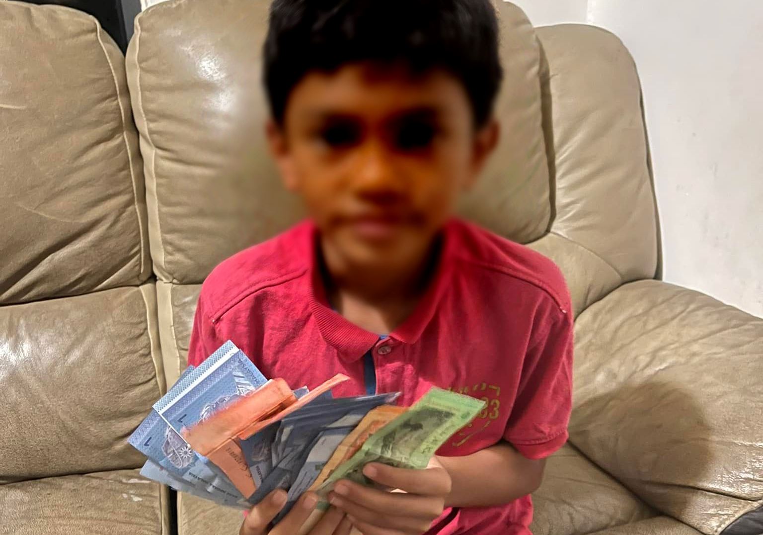 father shares how his son saves up his duit belanja to pay for his friend’s kafa class