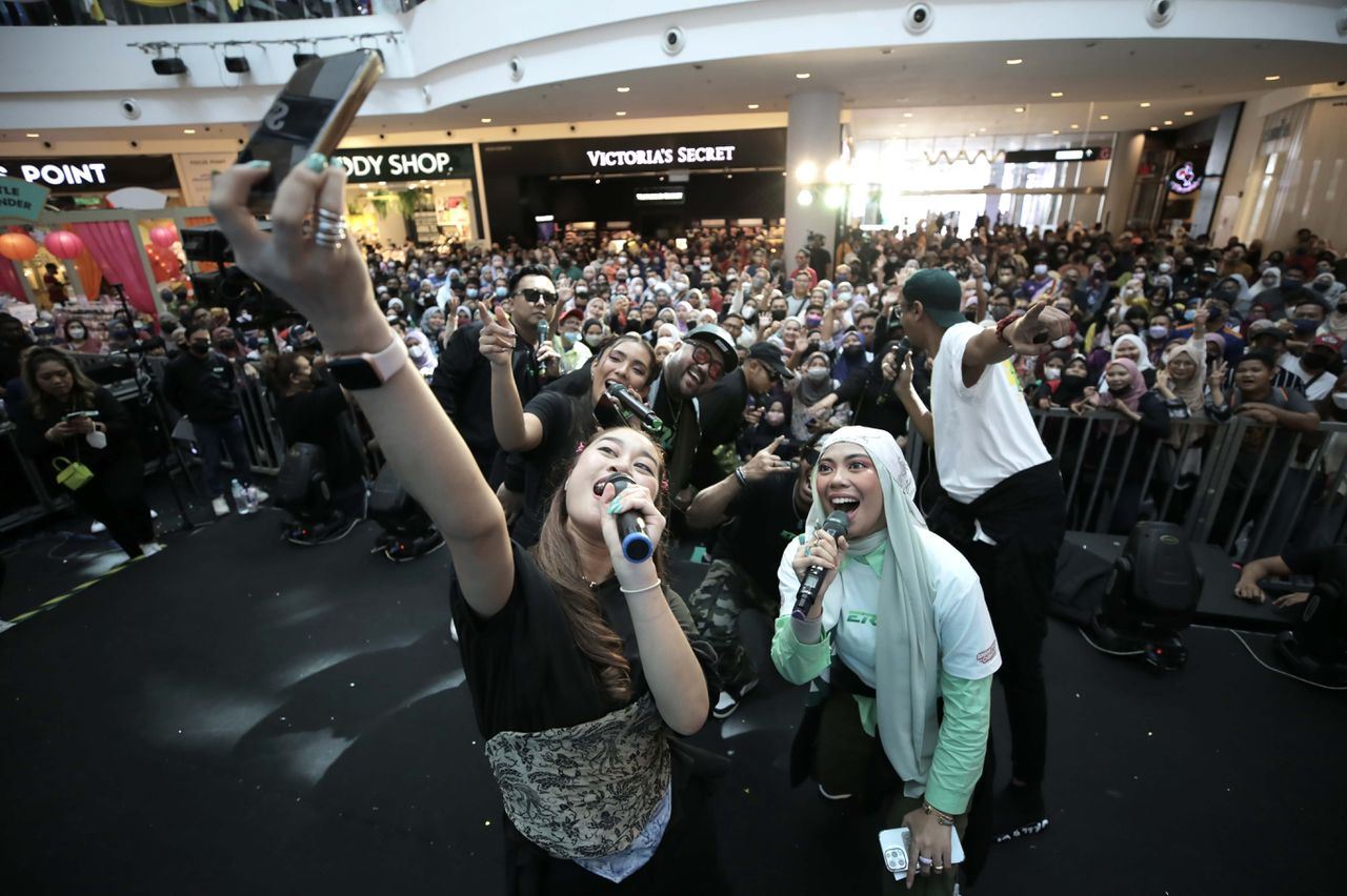 penonton di touera alor setar sanggup berdiri lebih 5 jam dan berakhir meriah