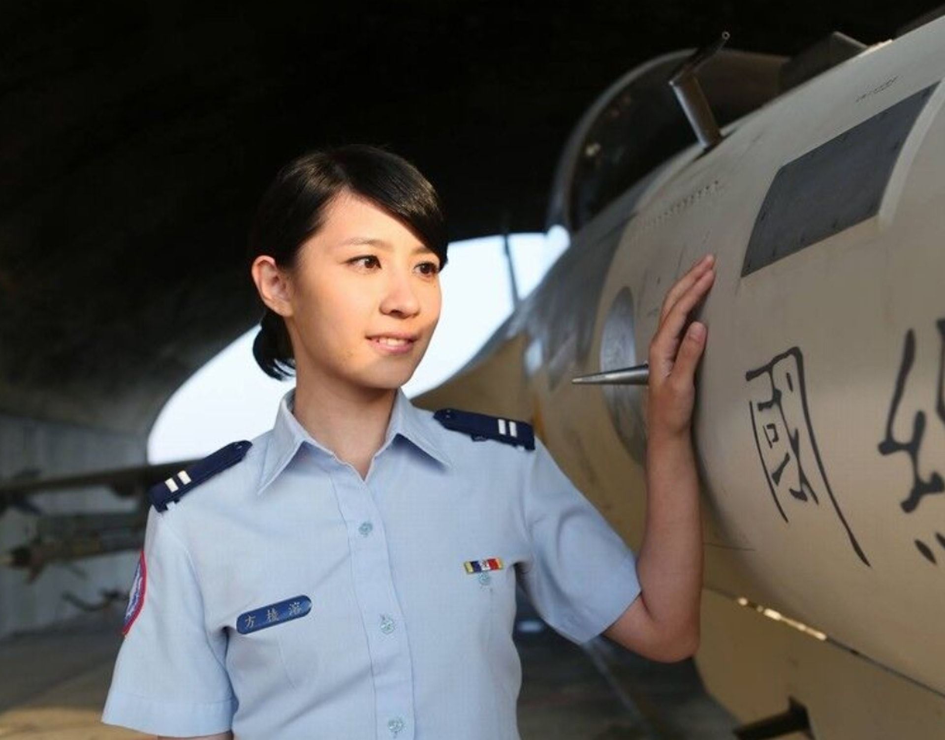 🙏台版《太阳的后裔》31岁空军女主播病逝❗️网友不舍：怎么会那么突然