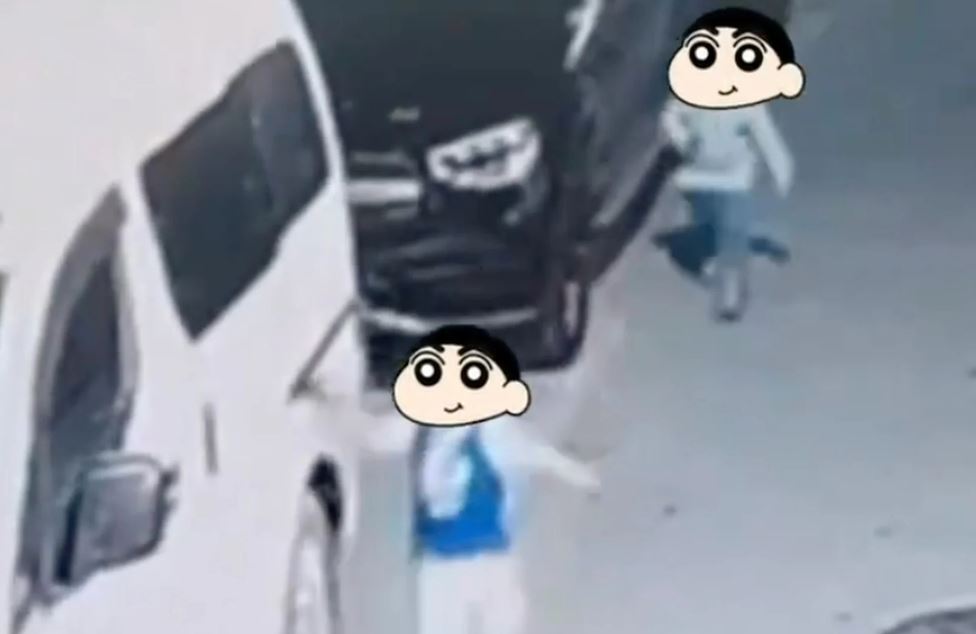 father makes 3-year-old son apologise and pay for scratching neighbour's cars