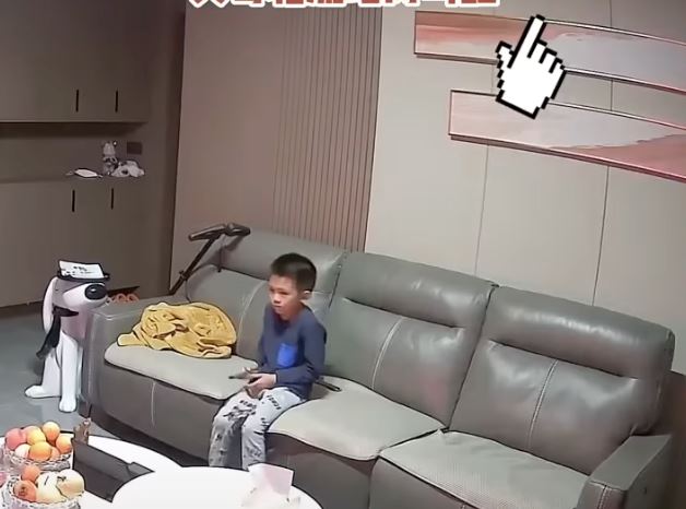 akibat banyak tengok tv, anak ini didenda tengok tv banyak lagi