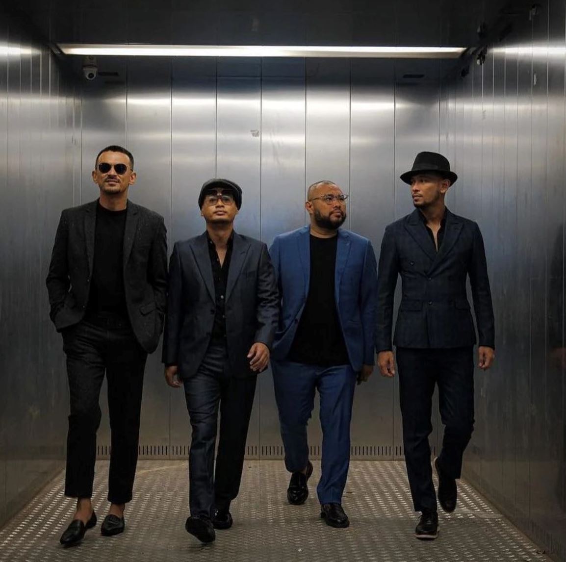 dek kerana nama, empat ahli v.e sepakat tinggalkan kumpulan