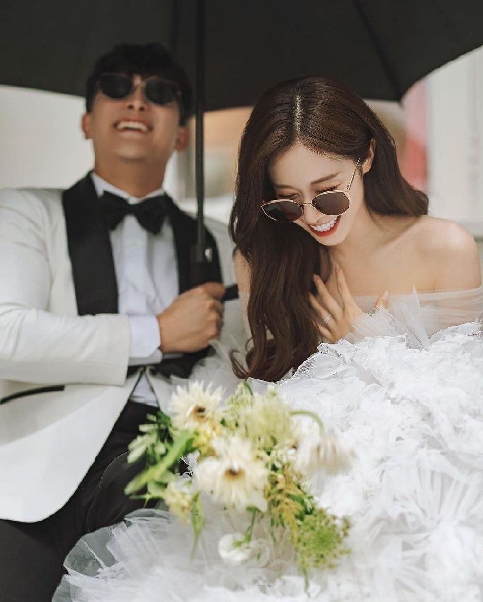 💍【多图】t-ara朴智妍婚纱照曝光❗️花团拥簇温馨甜蜜❤️