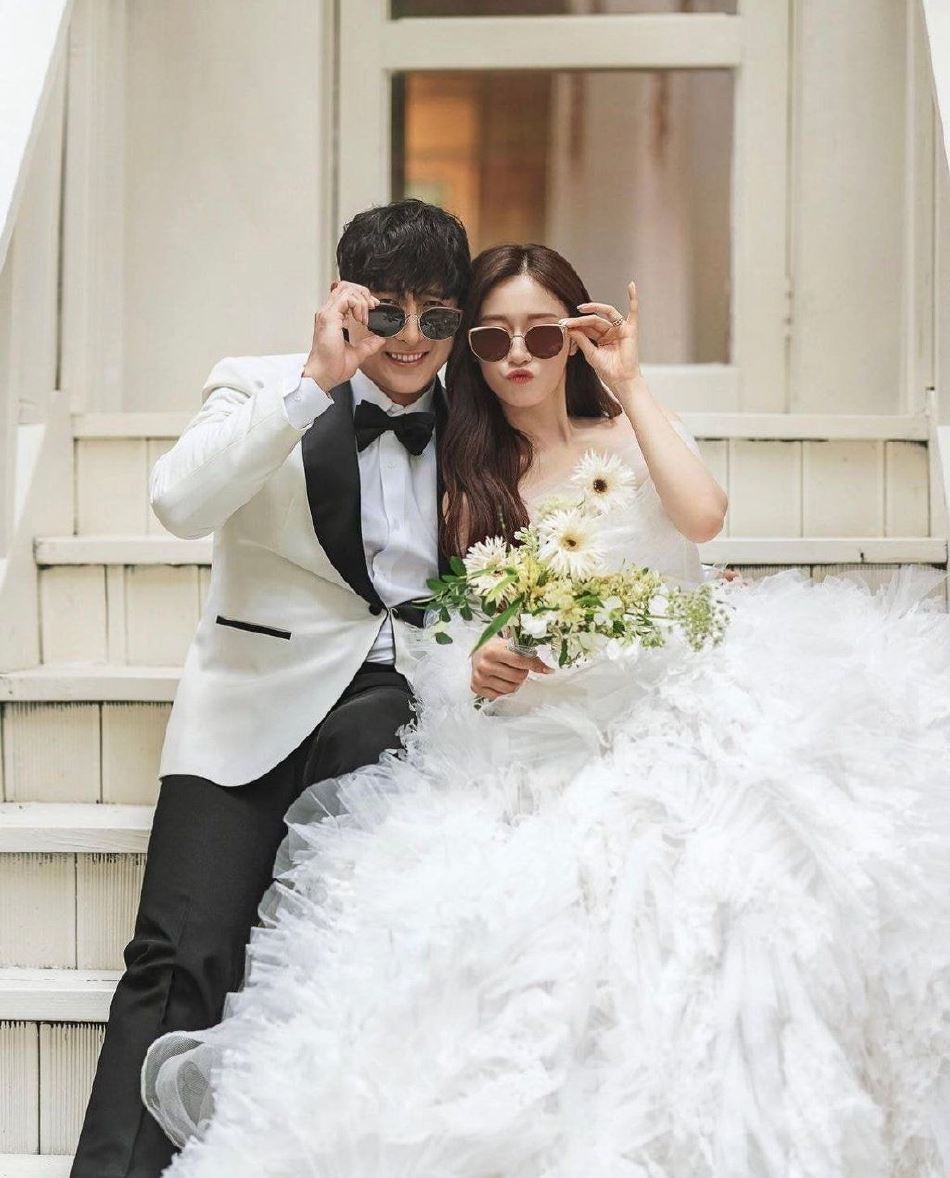 💍【多图】t-ara朴智妍婚纱照曝光❗️花团拥簇温馨甜蜜❤️