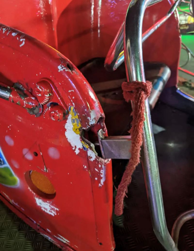 【附视频】大马游乐场恐怖意外！机器甩飞3人从高空重摔！