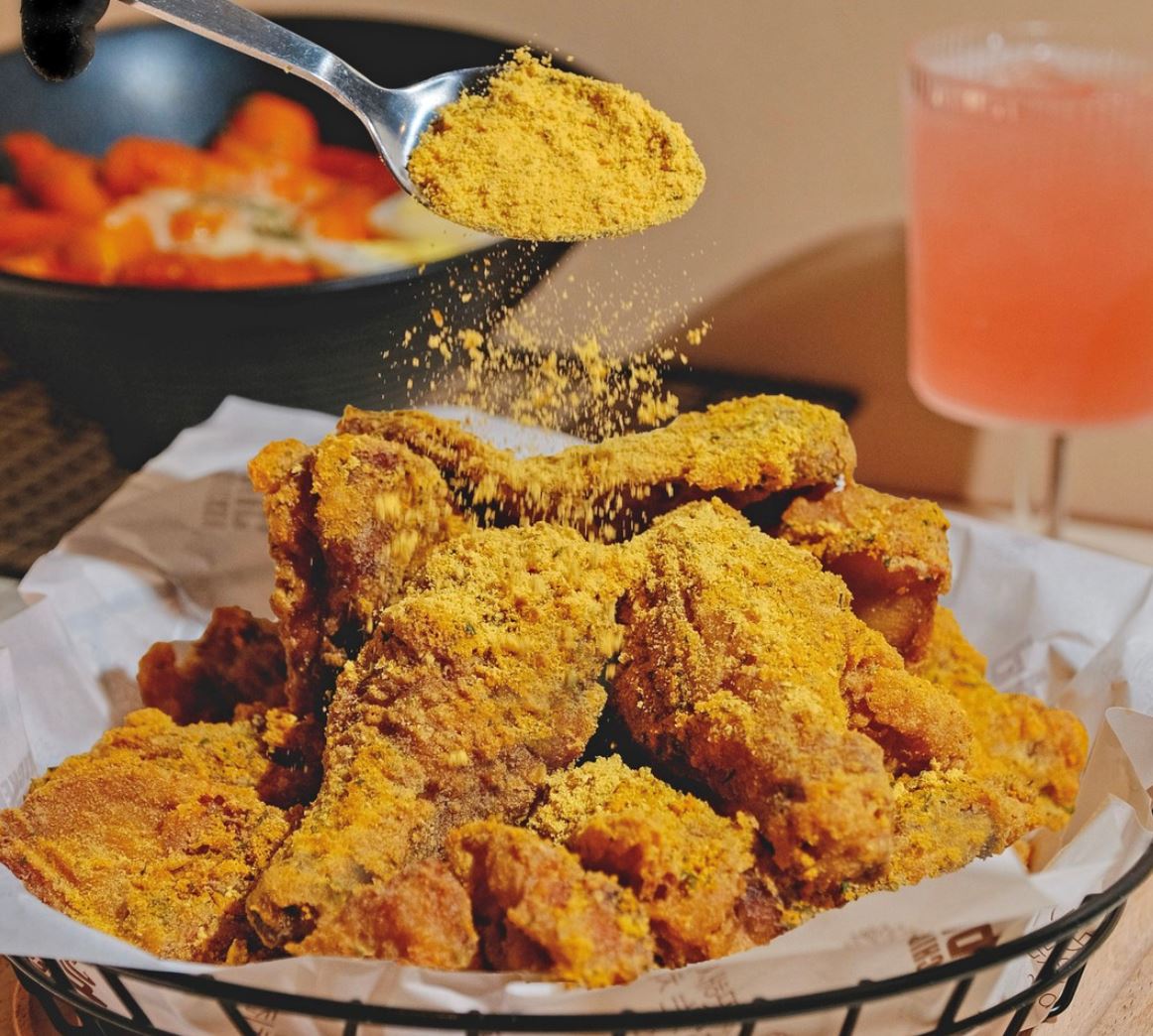 restoran ayam goreng popular korea selatan kini di malaysia, kami cuba menu bhc chicken!